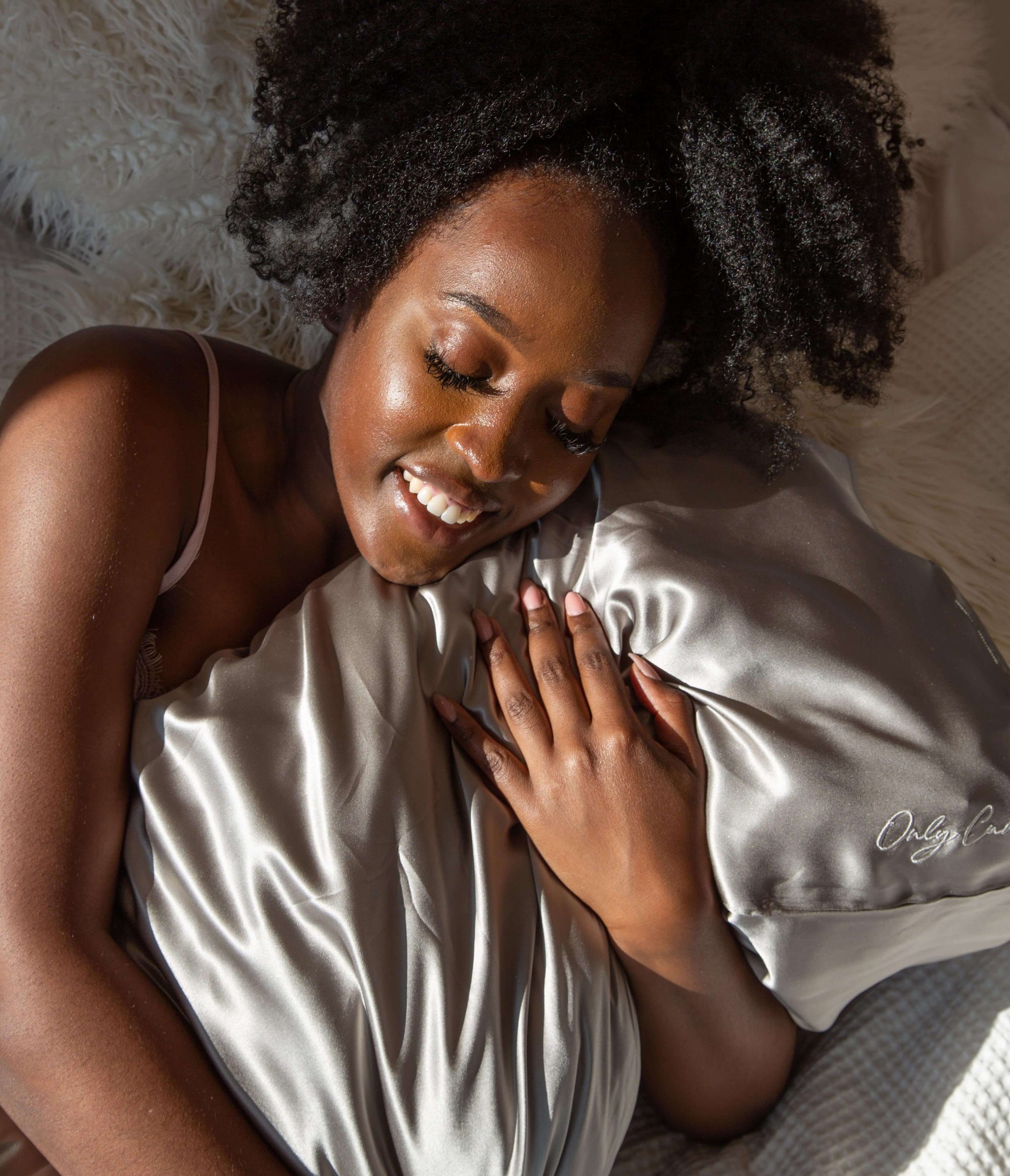 Why a Silk Pillowcase Keeps Your Curls and Skin Fresh in the Summer