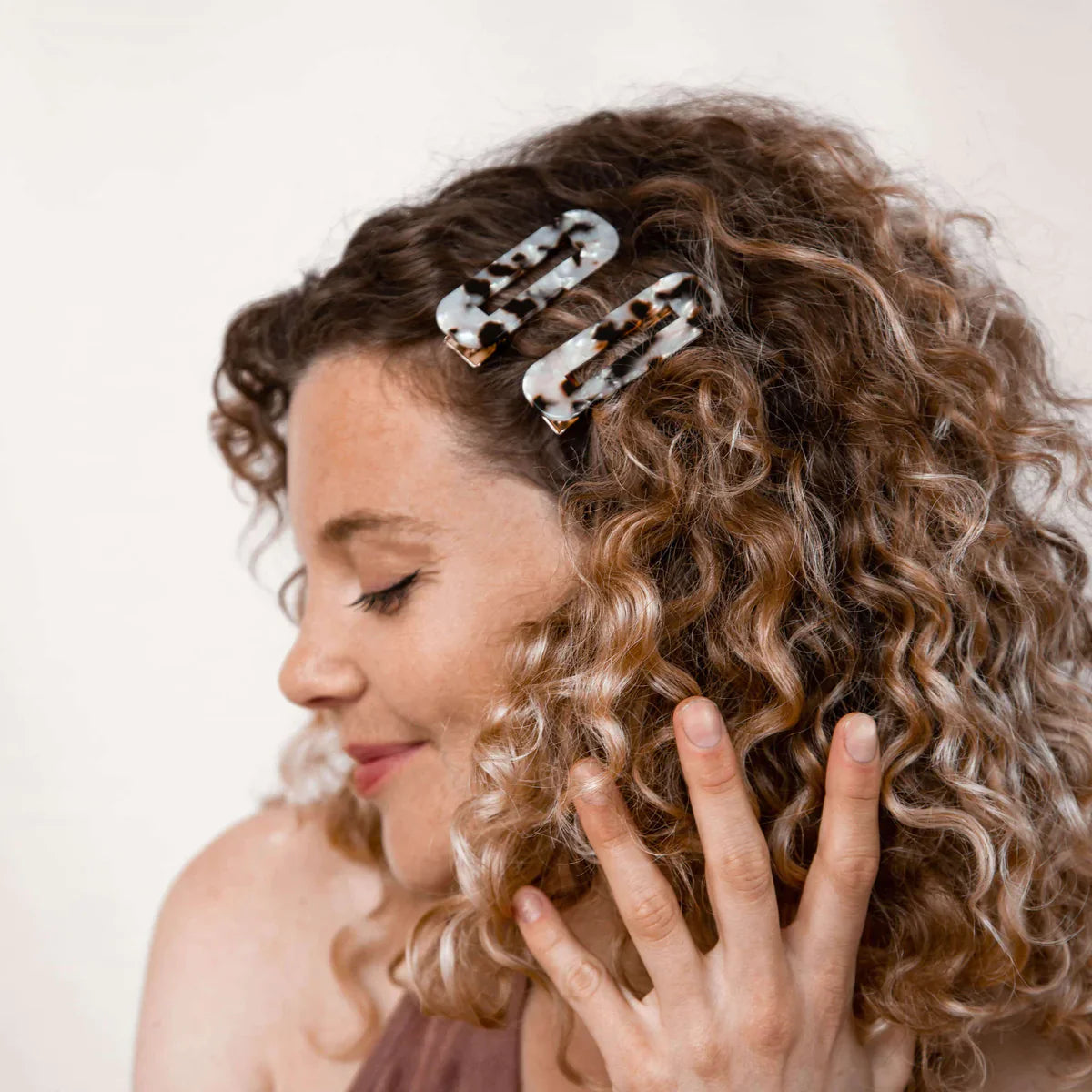 How to Diffuse Curly Hair (Works for Wavy, Coily & Afro Hair Too!)